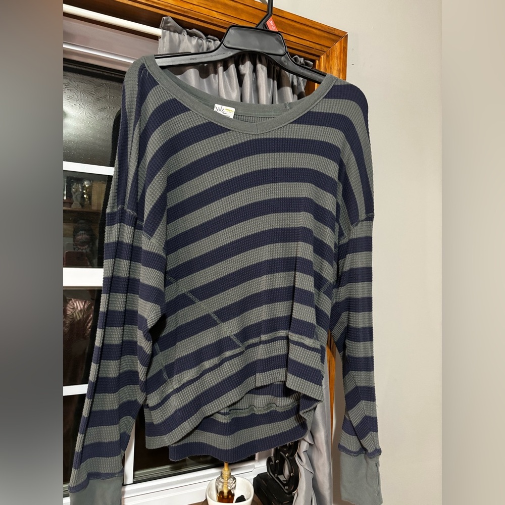 Aerie Offline, size small, hardly worn.